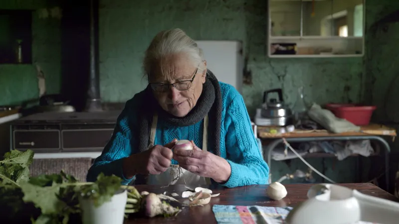 La consommation de Suzanne se limite aux besoins essentiels.